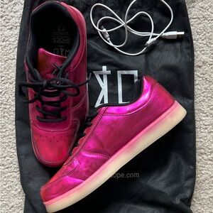 Wize & Ope LED shiny magenta sneaker